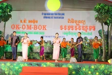 组委会在此次拜月节期间举行了多项文艺活动。