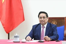 越南政府总理范明正与安哥拉总统洛伦索通电话。