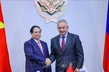 政府总理范明正会见俄罗斯联邦安全会议秘书绍伊古。（图片来源：越通社）