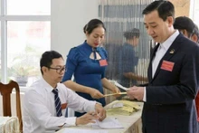 白龙尾岛干部战士提前换届选举。（图片来源：越通社）