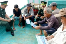 林同省加强普法教育，引导渔民合法负责可持续捕鱼。（图片来源：人民军队报）