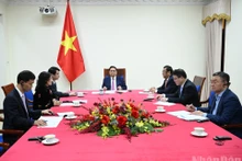 越南政府总理范明正与安哥拉总统洛伦索通电话【组图】