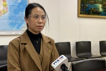 日本越南人联合会秘书长杜氏明芳接受越通社记者采访。（图片来源：越通社）