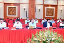 越共中央总书记苏林主持中央政治局与中央公安党委常委会的会议【组图】