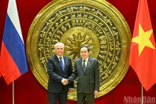 越南国会主席陈青敏与俄罗斯联邦国家杜马（议会下院）主席维亚切斯拉夫·沃洛金。（维灵 摄）