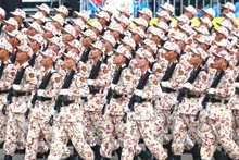 庆祝越南社会主义共和国国庆80周年的阅兵仪式。（耀玉 摄）