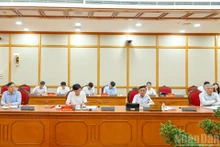 越共中央政治局与宁平省委常委会和得乐省委常委会举行工作会议【组图】