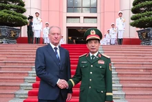 越南国防部长潘文江大将与俄罗斯联邦总统助理、国家海事委员会主席尼古拉·帕特鲁舍夫。（图片来源：越通社）