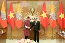 越南国会主席陈青敏会见不丹国王吉格梅。