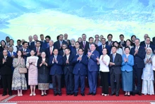 越南政府总理范明正会见各国使节 通报组织机构调整和两级地方政府模式实施情况