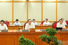 越共中央政治局同庆和省委常委会、义安省委常委会举行工作会议【组图】