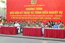 越南警卫司令部:技术演示和业务技能上演 庆祝人民公安力量传统日80周年【组图】