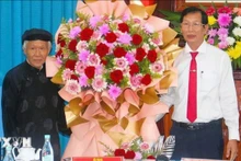 安江省领导探访并祝贺和好佛教黄教祖圣诞大典。（图片来源：越通社）