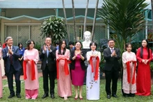 古巴民族英雄何塞·马蒂雕像在胡志明市落成。（图片来源：越通社）