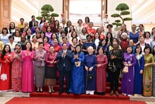 越南政府总理范明正会见越南及国际女性外交官代表【组图】