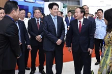 国家主席梁强出席投资促进会并发表重要讲话。