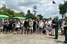 同奈省接收从柬埔寨回国的85名越南公民。