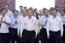 国会主席陈青敏会见芹苴市的选民【组图】