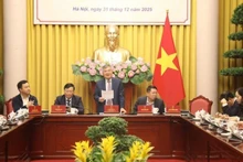 越南国家主席办公厅于12月31日下午在主席府举行新闻发布会，正式公布由国家主席签署的第十五届国会及第十五届国会常务委员会通过的十四部法律和一项法令。（图片来源：越通社）