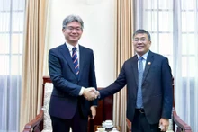 越南外交部常务副部长阮明宇会见日本国际协力机构东南亚和太平洋区域事务局局长米田元。（图片来源：国际报）