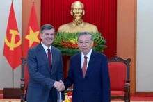 越共中央总书记苏林会见俄罗斯总统国民经济与公共管理学院院长阿列克谢·科米萨罗夫。（登科 摄）