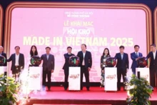 12月12日晚，河内工贸局在河内和平公园举行 2025年“越南制造”展会开幕式。