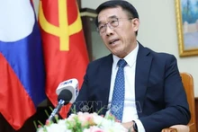 老挝革命党中央对外部部长本莱·班达努冯接受越通社记者采访。（图片来源：越通社）