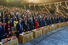 国会主席陈青敏出席越南真理国家政治出版社传统日80周年纪念活动。（维灵 摄）