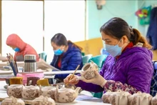 河内市手工艺村紧锣密鼓忙生产。（图片来源：新河内报）