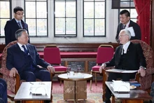 越共中央总书记苏林会见英国上议院议长约翰·麦克福尔