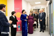 越共中央总书记苏林夫人吴芳璃访问伊芙琳娜伦敦儿童医院【组图】 