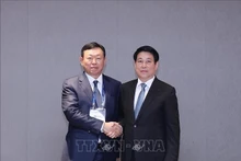 越南国家主席梁强会见韩国乐天集团会长辛东彬。（图片来源：越通社）
