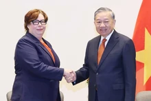越共中央总书记苏林会见芬兰共产党总书记蒂娜·桑德伯格【组图】