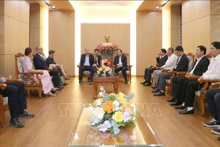 宁平省人民委员会主席范光玉会见波兰副总理兼数字化部部长克日什托夫·加夫科夫斯基一行。（图片来源：越通社）