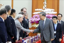 越共中央总书记苏林会见第七届越南学国际研讨会与会代表。（图片来源：VGP）