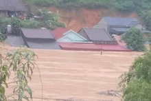 附图：第11号台风过后发生强降雨在越南多地造成严重破坏。（图片来源：VGP）
