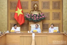 范明正总理主持会议。