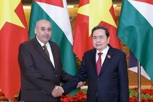 越南国会主席与约旦众议长马赞·卡迪举行会谈。（图片来源：越通社）