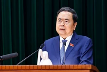 国会主席陈青敏在会上发表讲话。（图片来源：越通社）