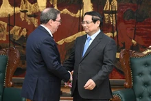 越南政府总理范明正会见古巴党、国家特使，古共中央政治局委员，外交部长罗德里格斯。（陈海 摄）