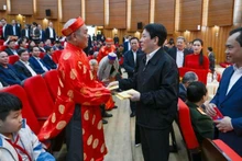 越南国家主席梁强看望慰问老街省党委、政府和各族人民并致以新春祝福。