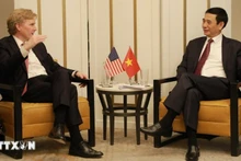 越南国防部长潘文江会见美国战争部第一副部长埃尔布里奇·科尔比。（图片来源：越通社）