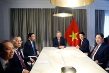 越共中央总书记苏林与美国前参议员帕特里克·莱希通电话。