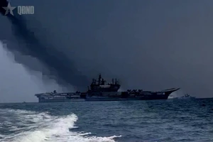 2026年米兰多边海军联合演习闭幕式在东道主印度海军“维克兰特”号航空母舰（INS Vikrant）上举行。（图片来源：人民军报）