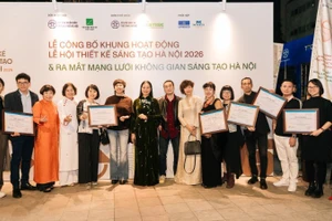 河内各创意空间代表对获授‘创意文化空间’称号感到十分振奋。