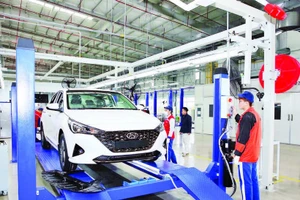 宁平省现代成工汽车工厂生产线。