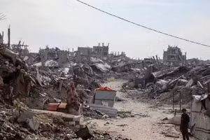 加沙地带北部因冲突造成的废墟景象。（图片来源：新华社）