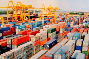 截至11月15日，越南全国进出口总额达8010.2亿美元。（北山 摄）