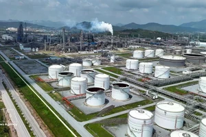 宜山炼油厂燃料储罐区位于清化省宜山经济区内。（图片来源：越通社）