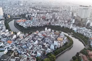 胡志明市推进沟渠整治工程。